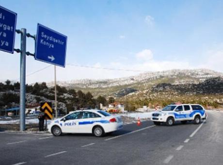 Antalya-Konya kara yolu çalışma nedeniyle ulaşıma kapatıldı