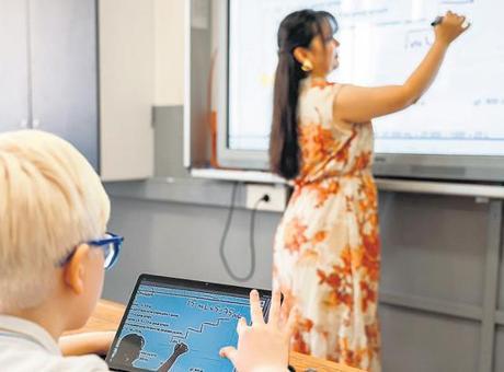 Az gören çocuklara TahtApp desteği