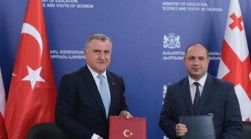 Bakan Bak, Gürcistan’da görüşmelerde bulundu