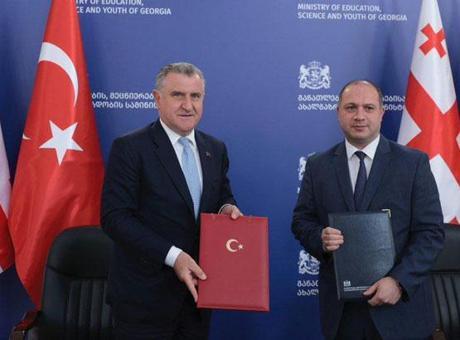 Bakan Bak, Gürcistan’da görüşmelerde bulundu