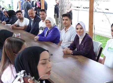 Bakan Göktaş, Şehit Aybüke Yalçın’ın öğrencileri ve meslektaşlarıyla Batman’da buluştu