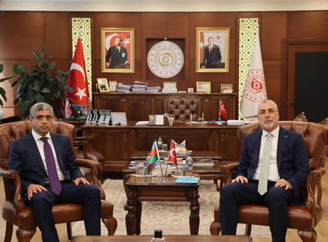 Bakan Işıkhan, Azerbaycanlı mevkidaşı Aliyev ile bir araya geldi