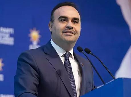 Bakan Kacır Özgür Özel’e ‘çekirgeli roket’ göndermesi yaptı