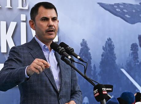 Bakan Kurum: Üç depremzede kardeşimizden ikisi yeni yuvasına kavuştu
