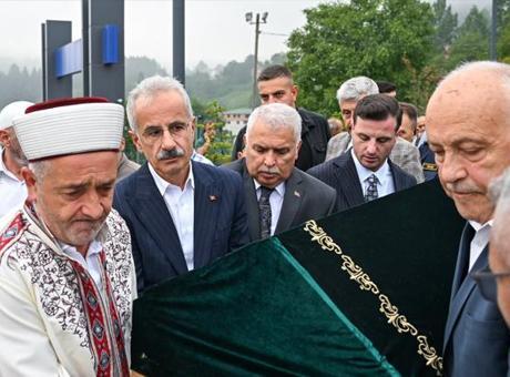Bakan Uraloğlu, Trabzon’da eniştesinin cenazesine katıldı