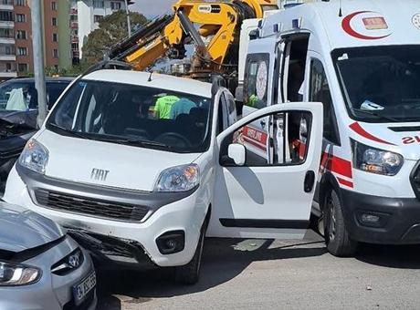 Çalışmayan ışıklar zincirleme kazaya neden oldu