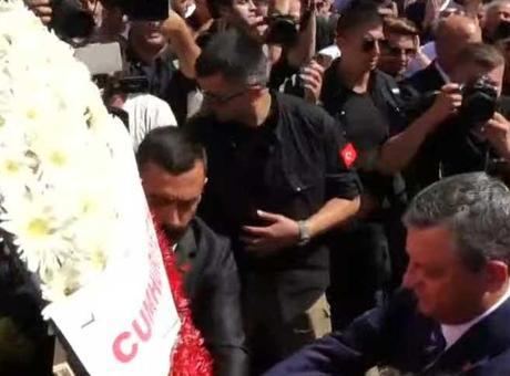 CHP Genel Başkanı Özgür Özel Taksim’de! Gürsel Tekin, Özel’i karşılayacak mı?