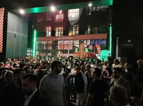 CHP İstanbul İl Başkanlığı önünde yaşananlara ilişkin 24 sosyal medya kullanıcısına soruşturma