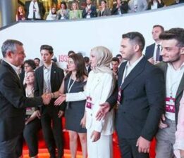 CHP Lideri Özgür Özel, gençlerle bir araya geldi