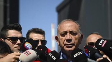 CHP’de İstanbul krizi sürüyor: Gürsel Tekin İl Başkanlığı binasına geldi