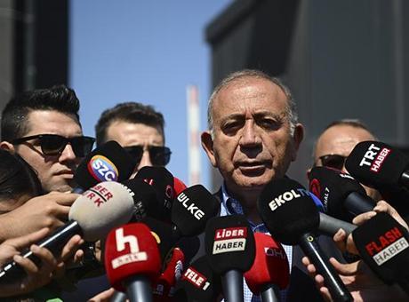 CHP’de İstanbul krizi sürüyor: Gürsel Tekin İl Başkanlığı binasına geldi