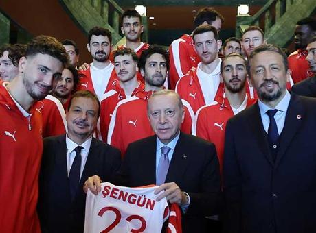 Cumhurbaşkanı Erdoğan 12 Dev Adam’ı kabul etti