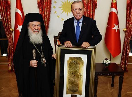 Cumhurbaşkanı Erdoğan, Kudüs Rum Ortodoks Patriği Giannopoulos’u Dolmabahçe’de kabul etti