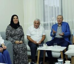 Cumhurbaşkanı Erdoğan, Malatya’da depremzede aileyi ziyaret etti! Yeni evlerinde ilk ziyaret
