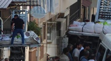 Denizli’de 310 kilo ağırlığındaki kişi evde kalp krizi geçirip hayatını kaybetti! Cenaze böyle çıkarılabildi