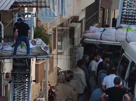 Denizli’de 310 kilo ağırlığındaki kişi evde kalp krizi geçirip hayatını kaybetti! Cenaze böyle çıkarılabildi