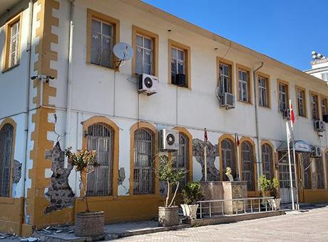 Depremde hasar görmüştü! Devlet Bahçeli’nin de mezun olduğu okul yeniden yapılıyor