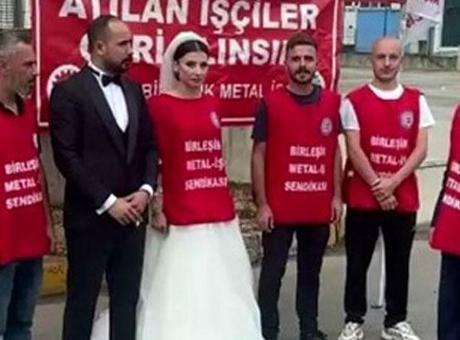 Düğününe saatler kala işten çıkarılınca gelinliğiyle eylem yaptı