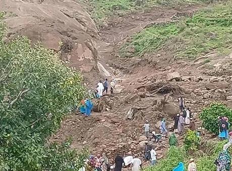 Dünya haberleri! Bir köy haritadan silindi, binlerce kişi öldü