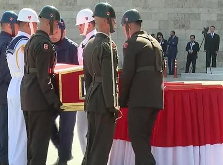Eski TBMM Başkanı Karakaş için Meclis’te cenaze töreni düzenlendi