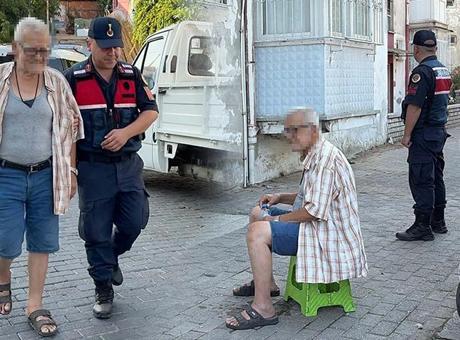 Evinde 2 bin 100 adet sentetik ecza ele geçirildi! Savunması pes dedirtti