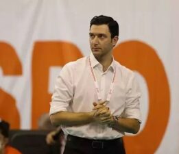 Ferhat Akbaş’ın çalıştırdığı Japonya, yarı finalde