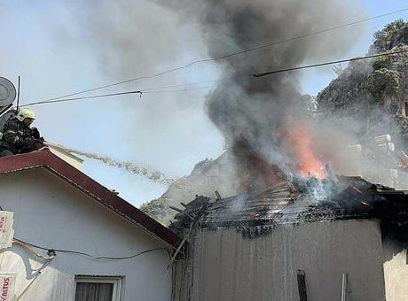 Fethiye’de koru dolu anlar! Müstakil evde yangın
