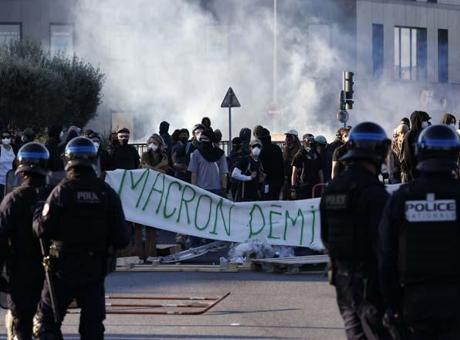 Fransa’da Macron karşıtı protestolar sürüyor: Gözaltı sayısı 675’e yükseldi!