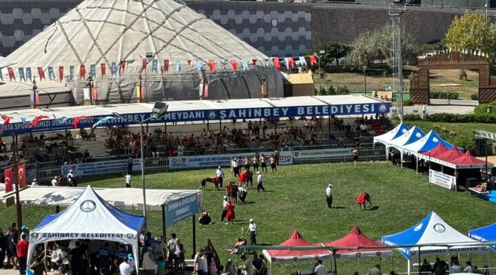 Gaziantep’te geleneksel güreş heyecanı