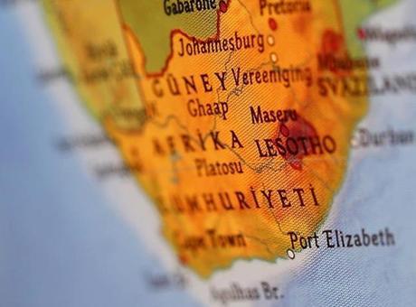 Güney Afrika’da evliliklerde yeni dönem! Erkekler de eşlerinin soyadını alabilecek