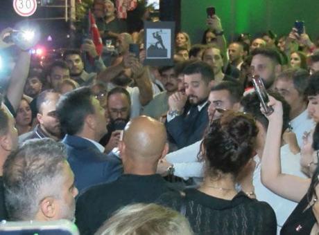 Gürsel Tekin, parti binasına geleceğini açıklamıştı! CHP İstanbul İl Başkanlığı önünde hareketlilik başladı