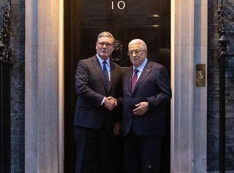 İngiltere Başbakanı Starmer, Filistin Devlet Başkanı Abbas ile görüştü