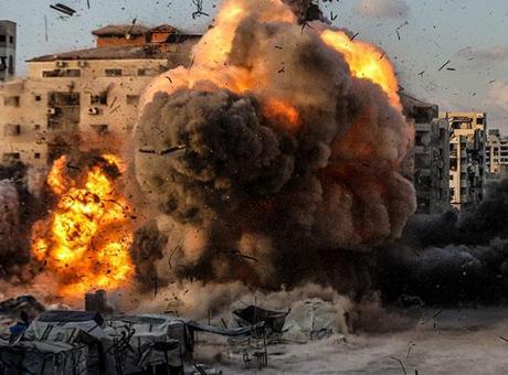 İsrail ordusu, Gazze’de çok katlı bir binayı daha yerle bir etti