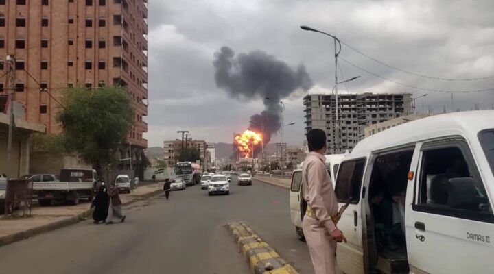 İsrail, Yemen’in başkenti Sana’yı vurdu