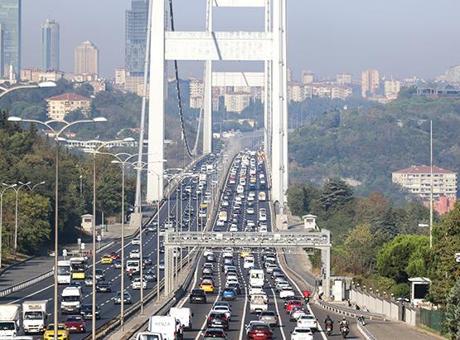 İstanbul’da haftanın üçüncü iş gününde trafik yoğunluğu yüzde 72’ye çıktı