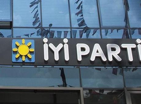 İYİ Parti Sakarya İl Başkanı Uçak ve 6 ilçe başkanı istifa etti