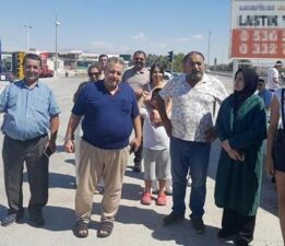 İzmir-Adana seferi çileye döndü! Mazotu biten otobüs yolda kalınca yolcular otostop çekti