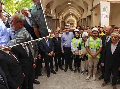 Kahramanmaraşlı Ahmet amca Bakan Kurum’a gözyaşlarıyla teşekkür etti: Pazar günü anahtarımı aldım