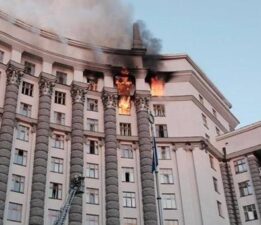 Kiev’de bakanlar kurulu binasında yangın çıktı