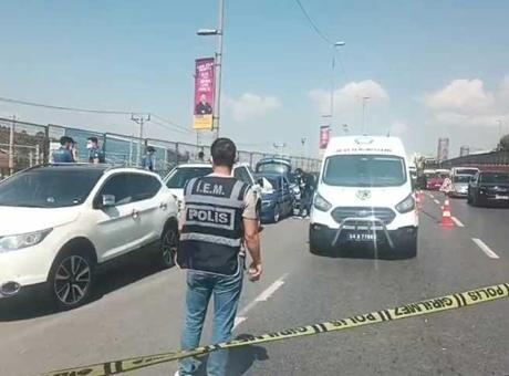 Küçükçekmece’de sır olay! Park halindeki araçtan ceset çıktı