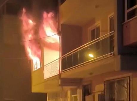 Manisa’da evini ateşe veren baba hayatını kaybetti! Oğlu yanarak kurtuldu