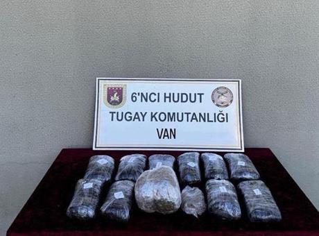 Mehmetçik, İran sınırında 6,7 kilogram uyuşturucu ele geçirdi