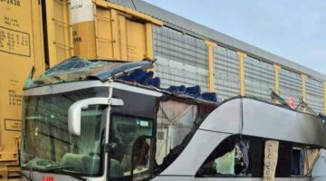 Meksika’da tren yolcu otobüsüne çarptı: 8 ölü, 45 yaralı