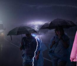 Meteoroloji’den sağanak alarmı! Görüş mesafesi 15 metreye düştü, uyarılar peşe peşe geldi