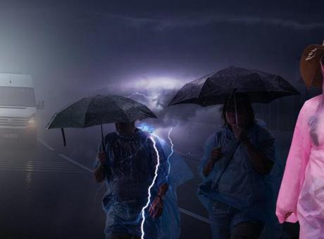 Meteoroloji’den sağanak alarmı! Görüş mesafesi 15 metreye düştü, uyarılar peşe peşe geldi