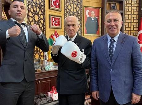 MHP lideri Bahçeli, boksör Avni Yıldırım’ı makamında kabul etti