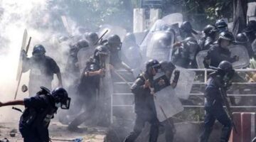 Nepal’de tansiyon yükseliyor: Başbakan istifa etti, parlamento binası ateşe verildi!