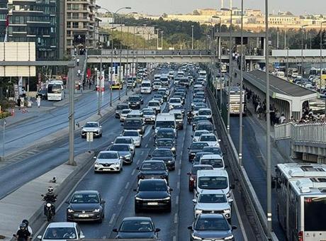 Okullarda uyum haftası başladı! İstanbul’da trafik trafik yoğunluğu oluştu