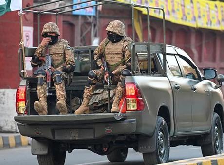 Pakistan’da çatışma: 12 asker hayatını kaybetti, 13 militan öldürüldü!