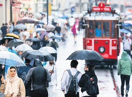 Sağanak yağış hayatı felç etti